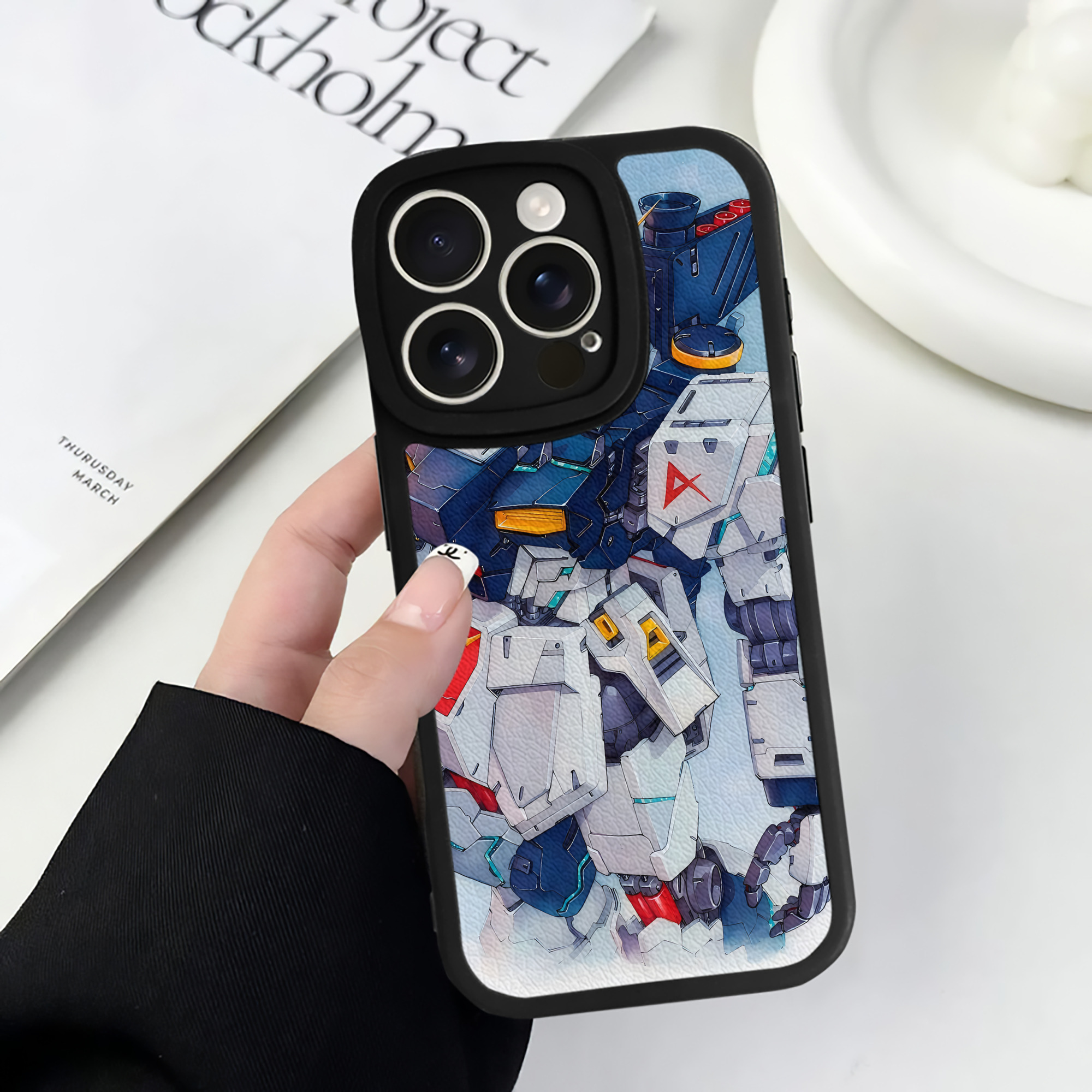 （画像用） 機動戦士ガンダム Mobile Suit Gundam 【iPhone 16シリーズ対応】シリコンスマホケース（レザー調） 材質：シリコン